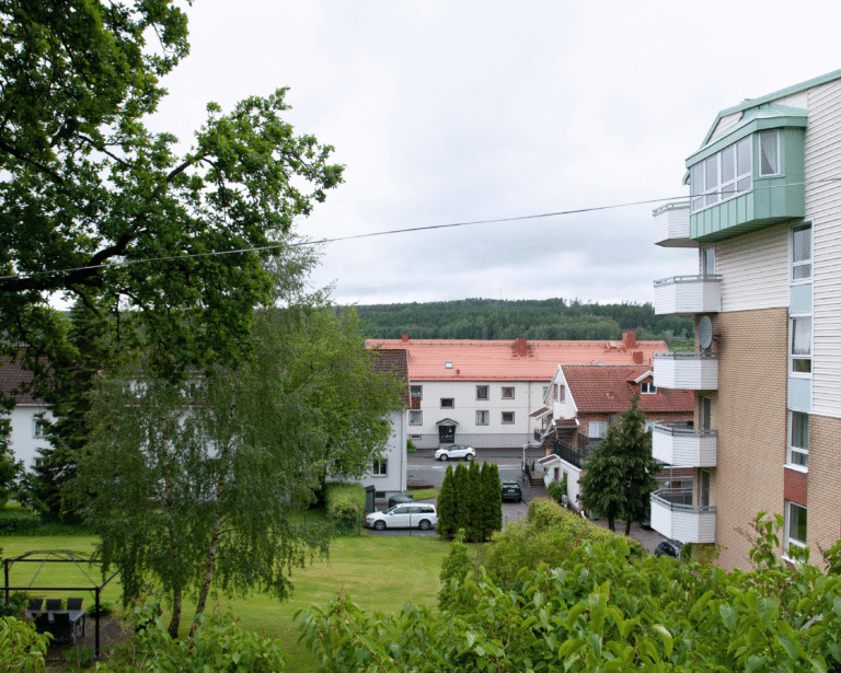 Utsikt från en av balkongerna på boendet