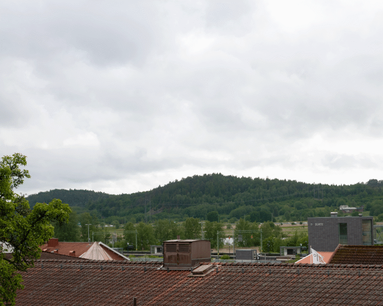 Ursikten från huvudentrén Nya Tag Surte