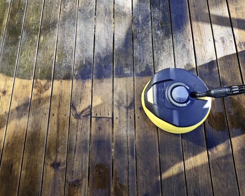 Vi förbereder inför sommaren på Nya Tag – Olja altanen