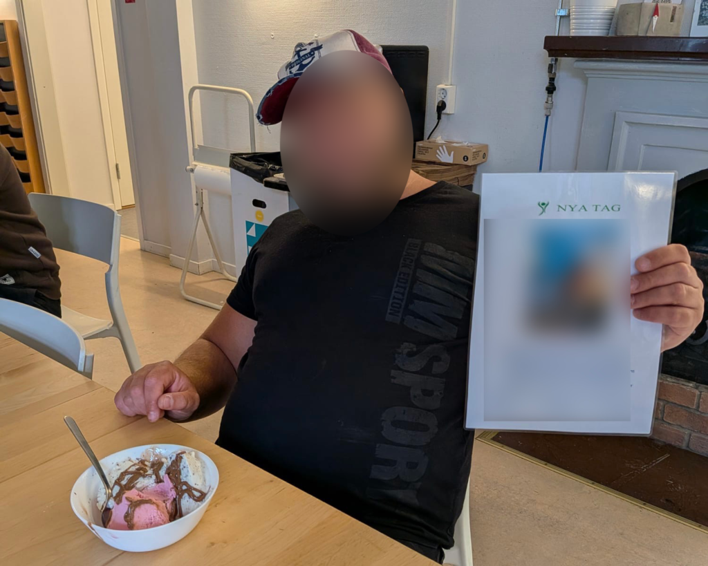 klient med diplom